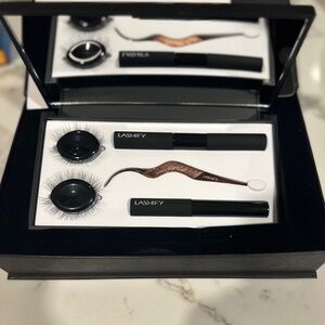 Lashify control kit - black - amplify - regular. Never used!